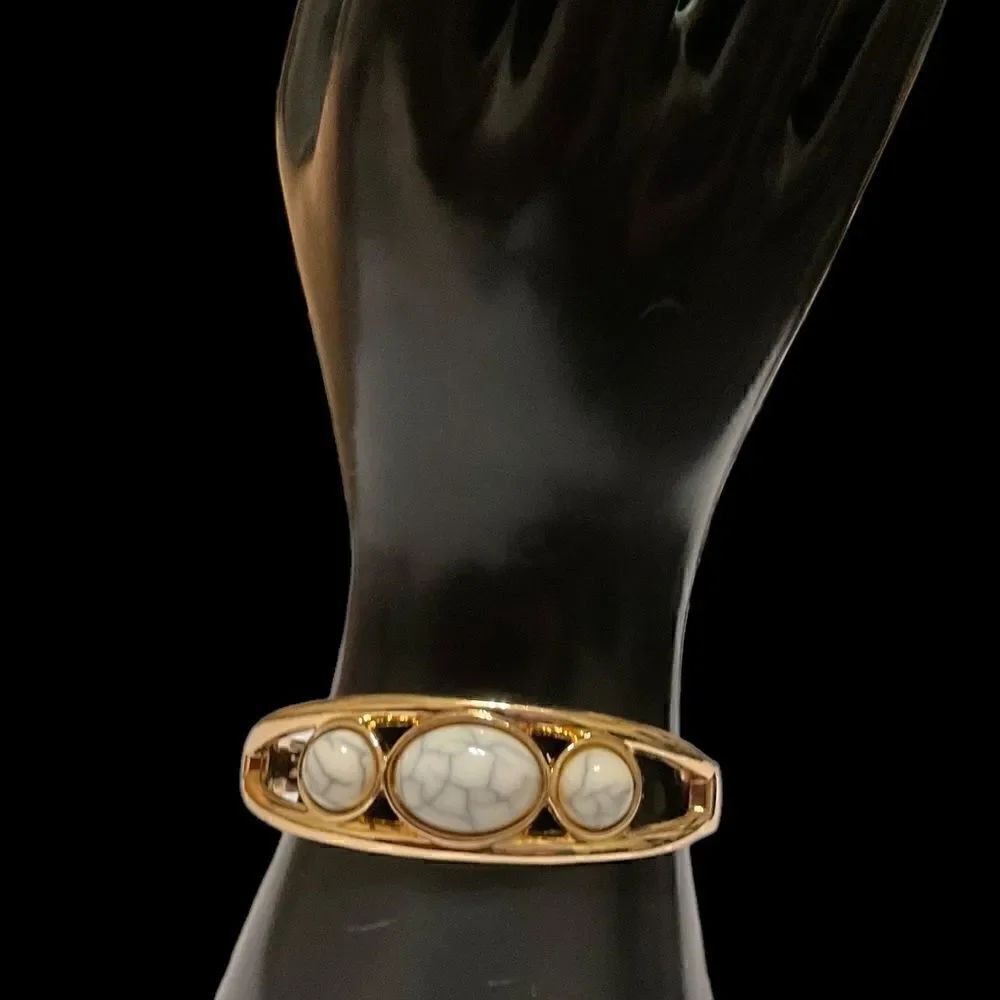 White Turquoise Bracelet   - Picture 2 of 11